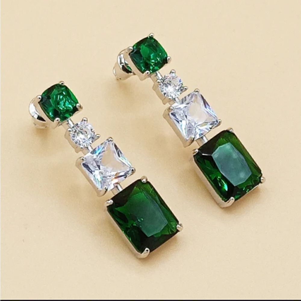 Bohemian green stone earrings N341